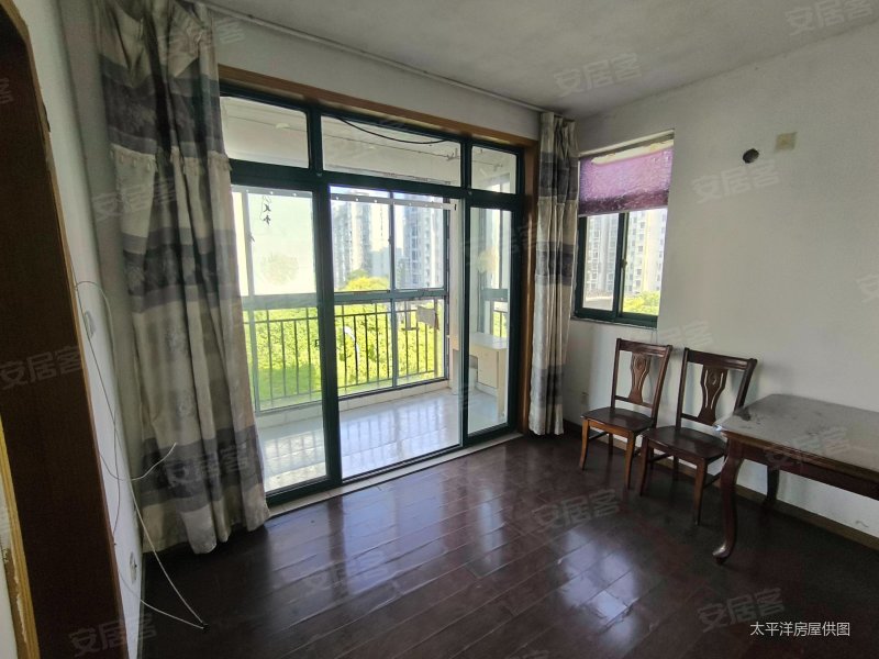 带电梯 商圈成熟 精装可拎包入住 交通便捷 高楼层视野无遮挡,新高苑