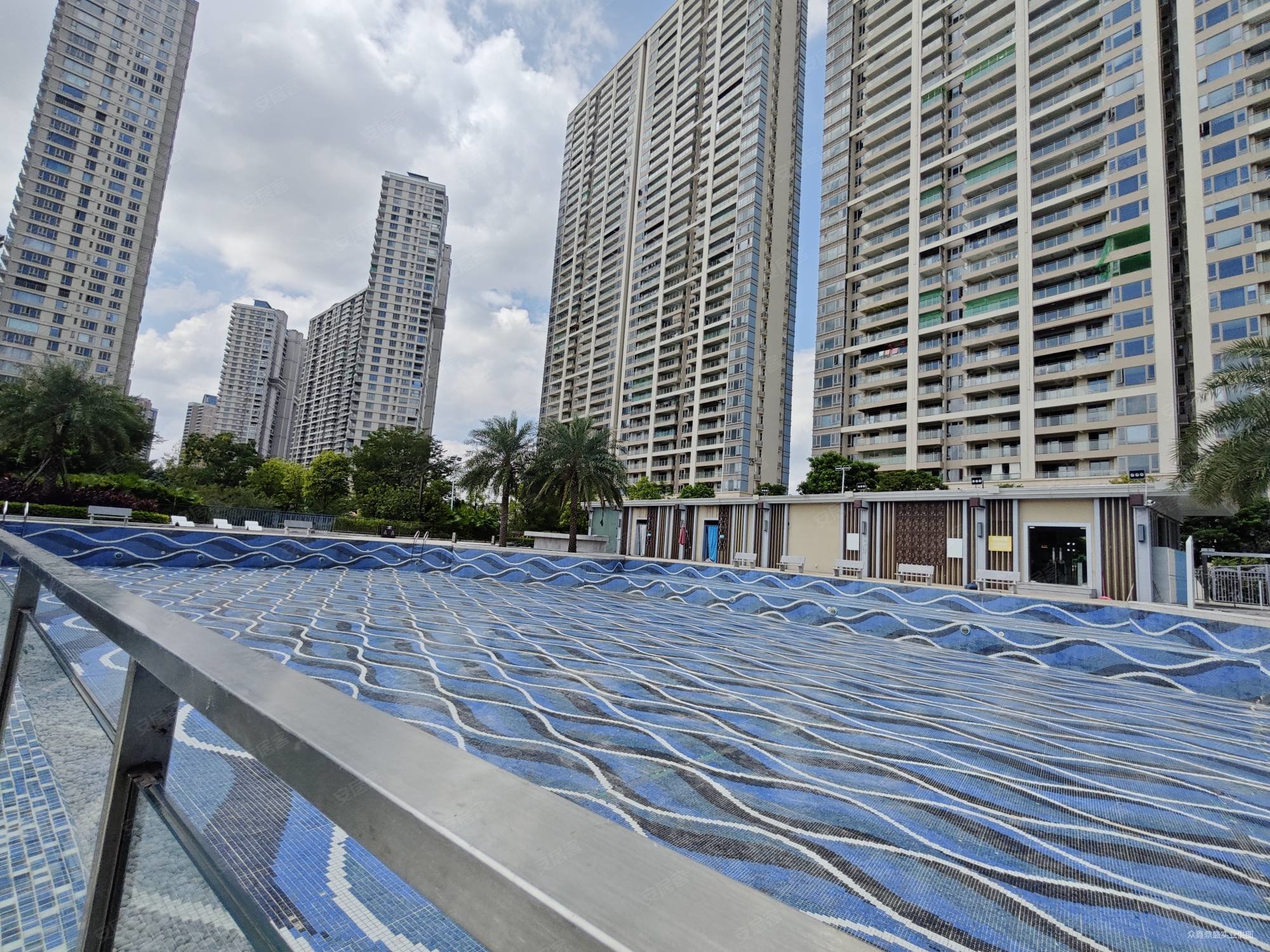 保利达江湾南岸新二期252平大平层视野开阔无遮挡一线临江