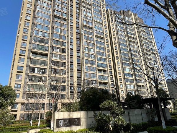 无锡梁溪清名桥九龙仓御玺南长街旁,南长街小学,侨谊中学九龙仓御玺