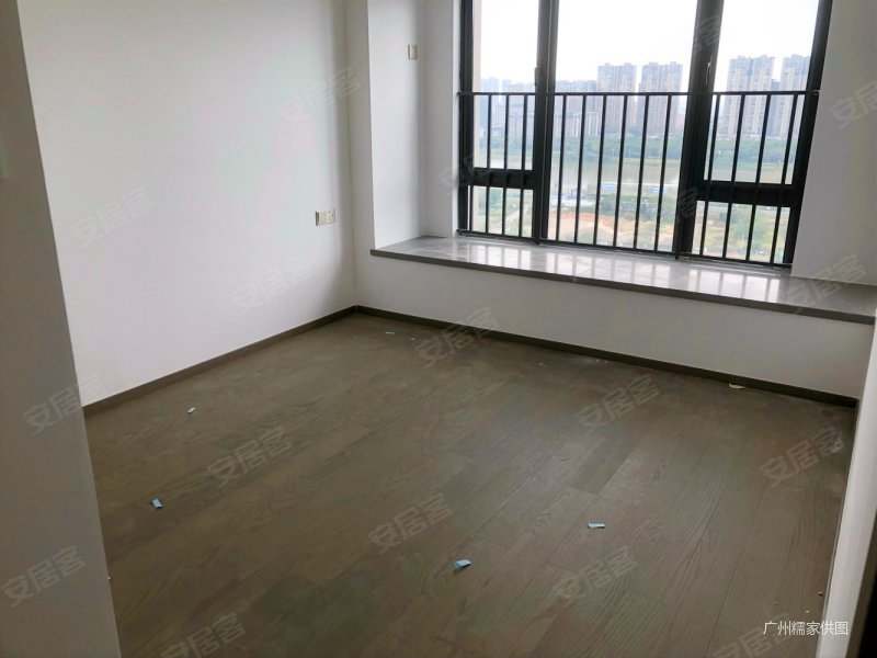 笋盘清栋急售14x万 泷景花园精装现楼 一线望江 送车位