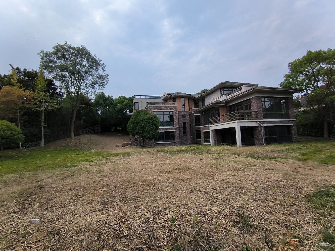 回家就像逛公园,大自然临淀山湖独栋别墅 占地2亩,大自然花园二手房