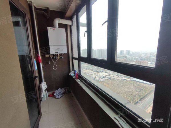 梦想特区宏图里5室2厅3卫204.05㎡南北296万