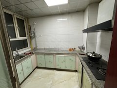 喀什喀什市喀什城区喀什阳光小区C区 3室2厅1卫出租房源真实图片
