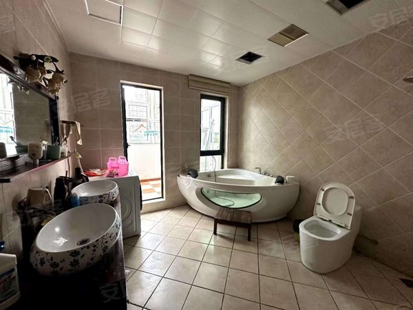 包头稀土高新区黄河大街三江尊园(别墅)租别墅找小郭 三江尊园别墅 精装修 带大院 看房方便提前联系出租房源真实图片