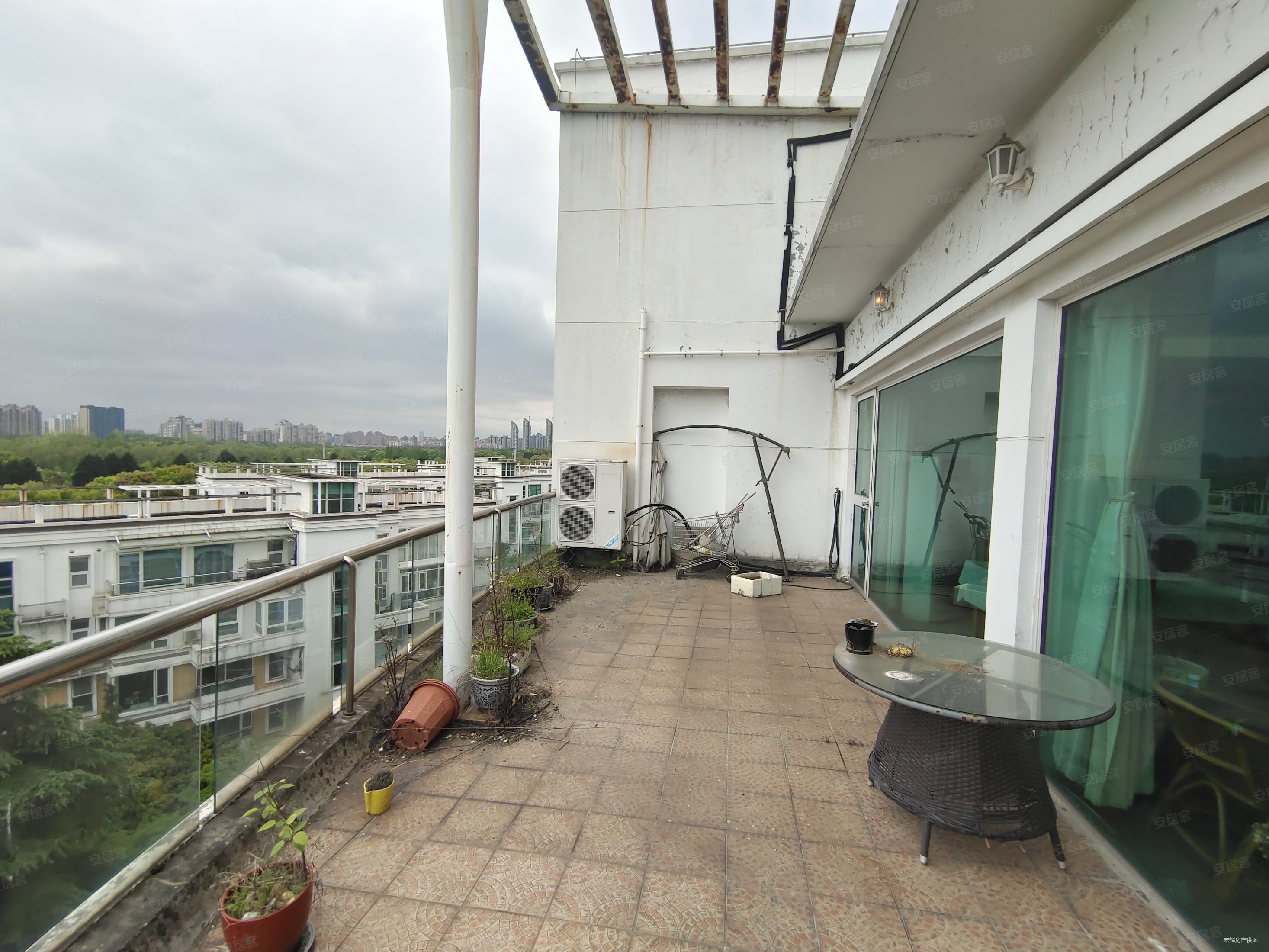 带露台和超大阳台共82平 实际使用面积230平 看房方便,陆家嘴新景园