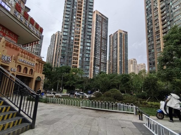 【多图】海伦城市广场,海伦国际租房,京东楼上 三房出租 价格可以谈