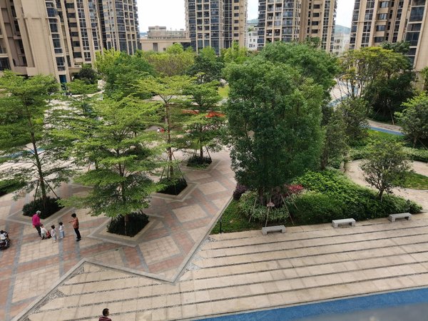 深圳龙岗坪地创城丁山河畔创城万家楼上丁山河畔  精装三房两厅 全新