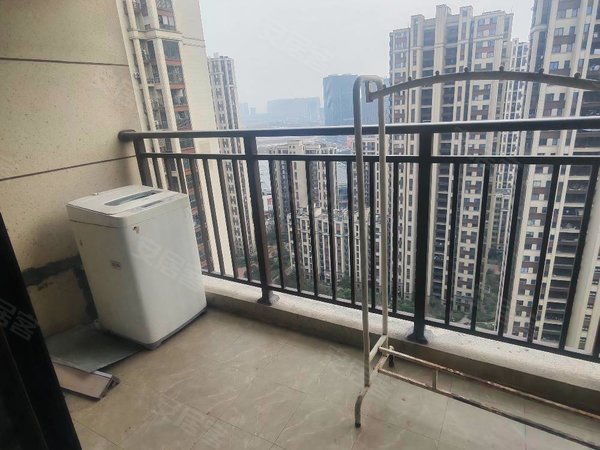 海宁长安镇农发区盈都君悦下沙奥莱旁盈都君悦小区三室一厅整租！民用水电！出租房源真实图片