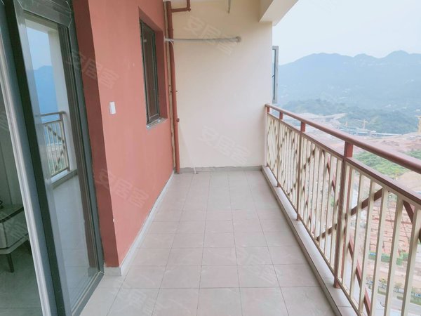 重庆南岸刘家坪象雄花园重医附属第二医院对面现代风精装大三室!