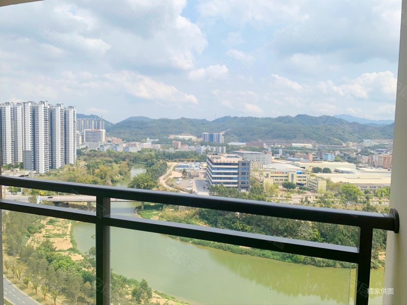 一线河景精装现房8折送车位万科万荟花园43w买三房