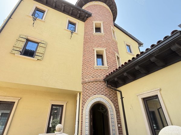 联排托斯卡纳风格 地上3层地下一层