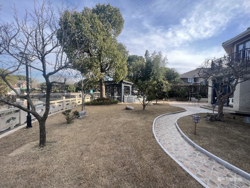 泗泾 满二 环境优美 豪华设计 低容积 产权清晰 楼层好,佘山银湖别墅