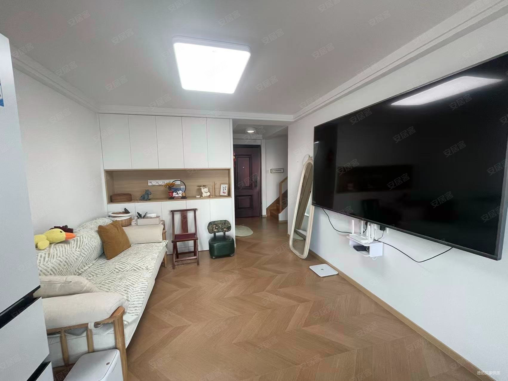 美致生活广场3室2厅3卫43.29㎡南北78.8万