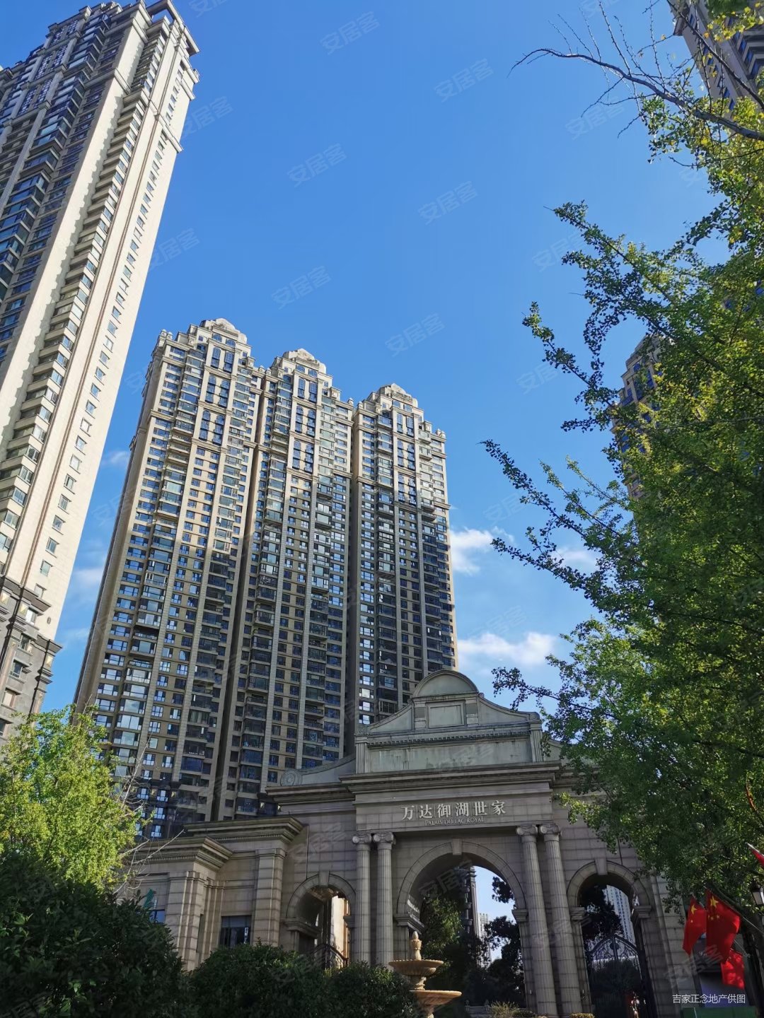 万达御湖世家4室2厅3卫252㎡南北1080万