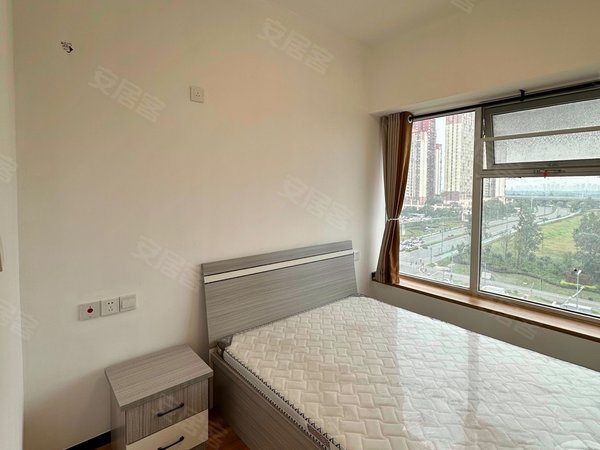 成都龙泉驿西河雄飞生活广场(商住楼)地铁口套三双卫 第一次出租 2100