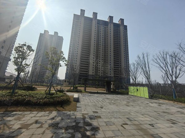 【多图】浦岸花园,花桥新城租房,精装首租,三房两卫,主卧单独卫生间