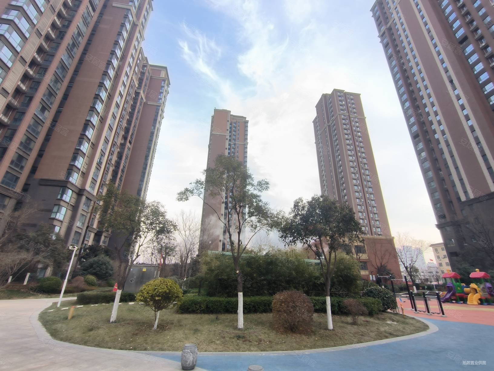 颐馨湿地壹号3室2厅2卫135.55㎡南北175万