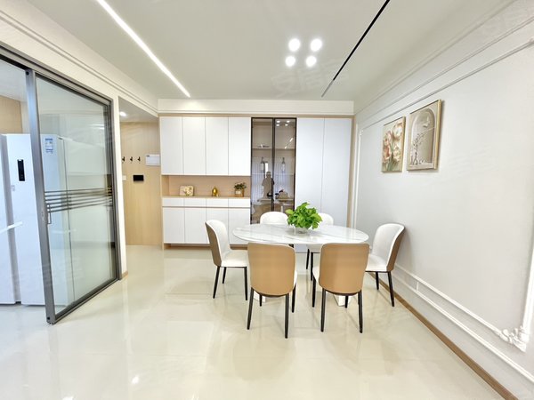 乐山市中新广场瑞松中心城简单干净的租房！长期出租优先！瑞松中心城标准的大两房！出租房源真实图片