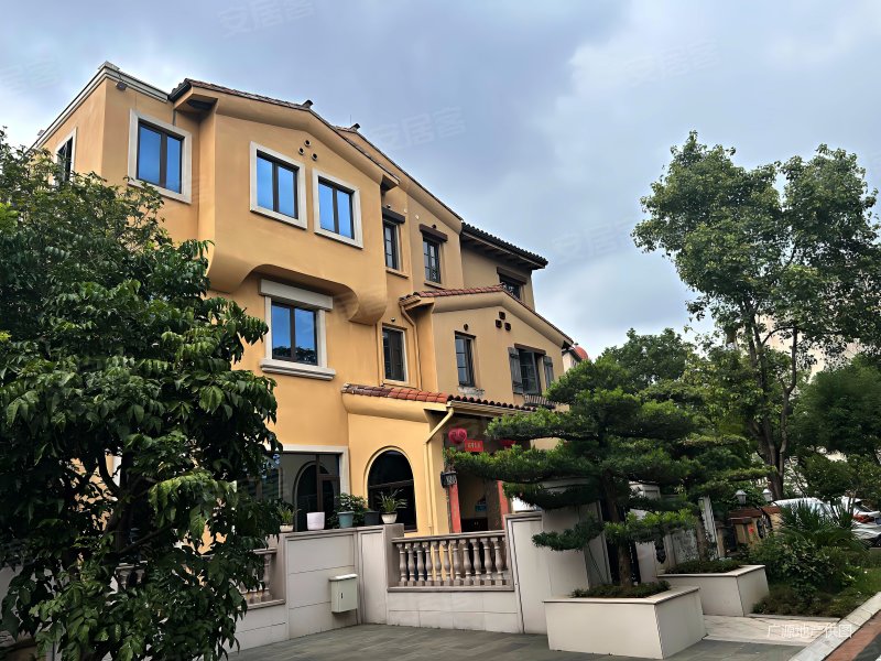 中信山语湖别墅居住密度低正南朝向停车方便
