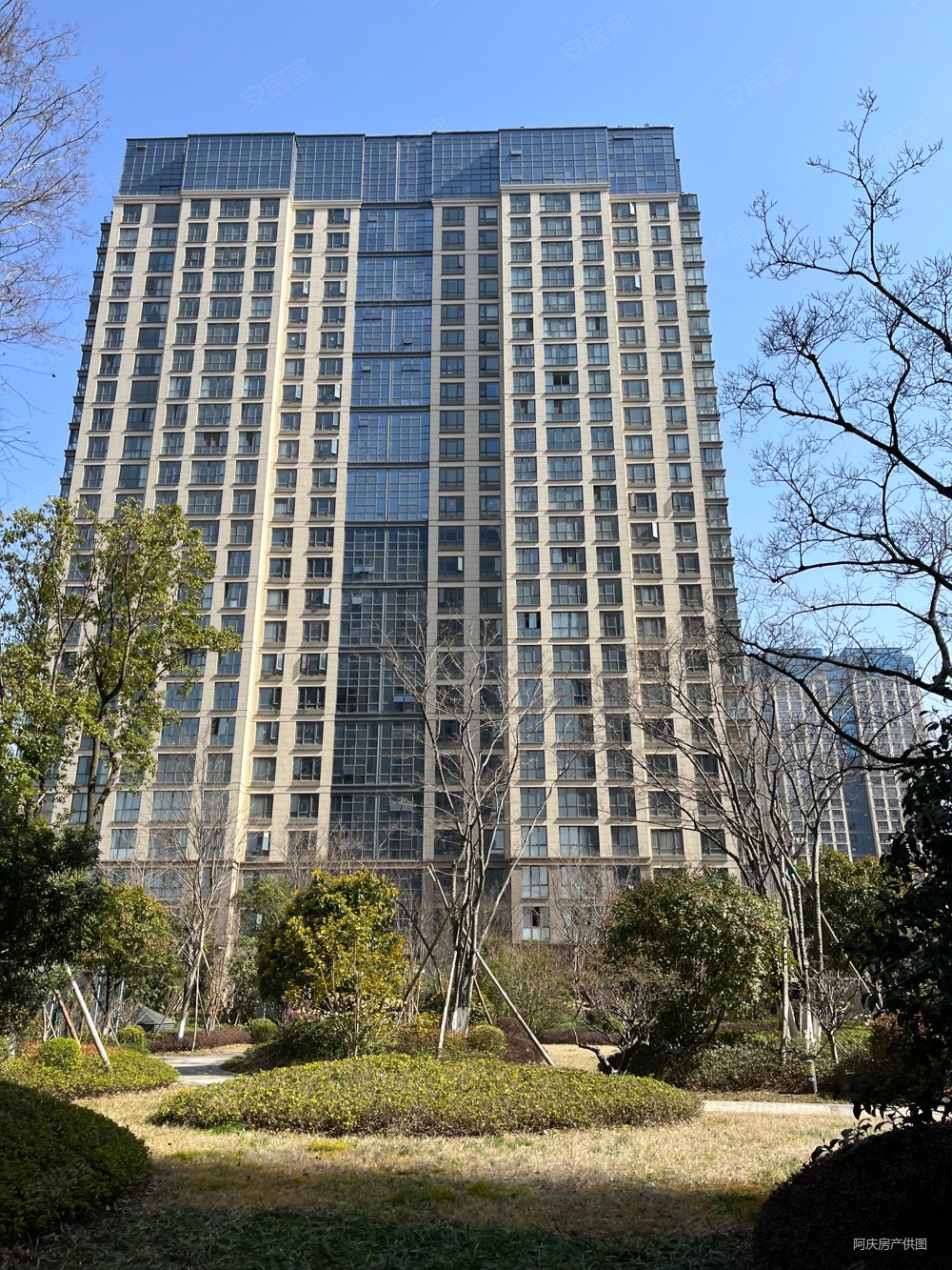 城东优湖美地湖景房13楼毛胚3室2厅两卫122平248万