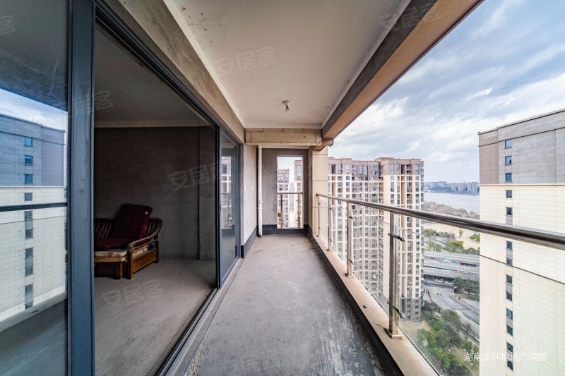 湘熙水郡毛胚四房 一线江景房 全明户型 高楼层 业主诚心出售