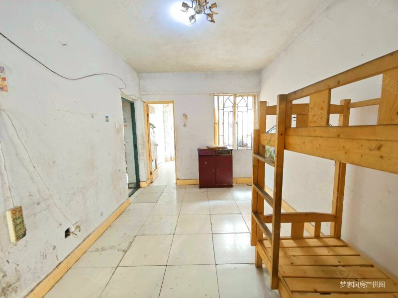 安平小区,一梯两户,南北通透,有钥匙.