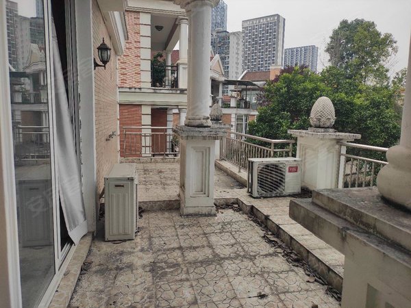 重庆渝北人和比华利豪园轻轨站旁精装办公独栋别墅出租 带600平花园