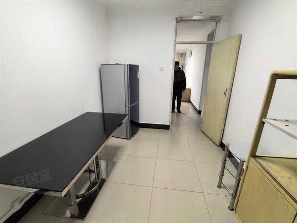 银川金凤丰登银啤苑东区银啤苑东区简单装修两居室带家具家电中间楼层室内干净整洁一小六出租房源真实图片