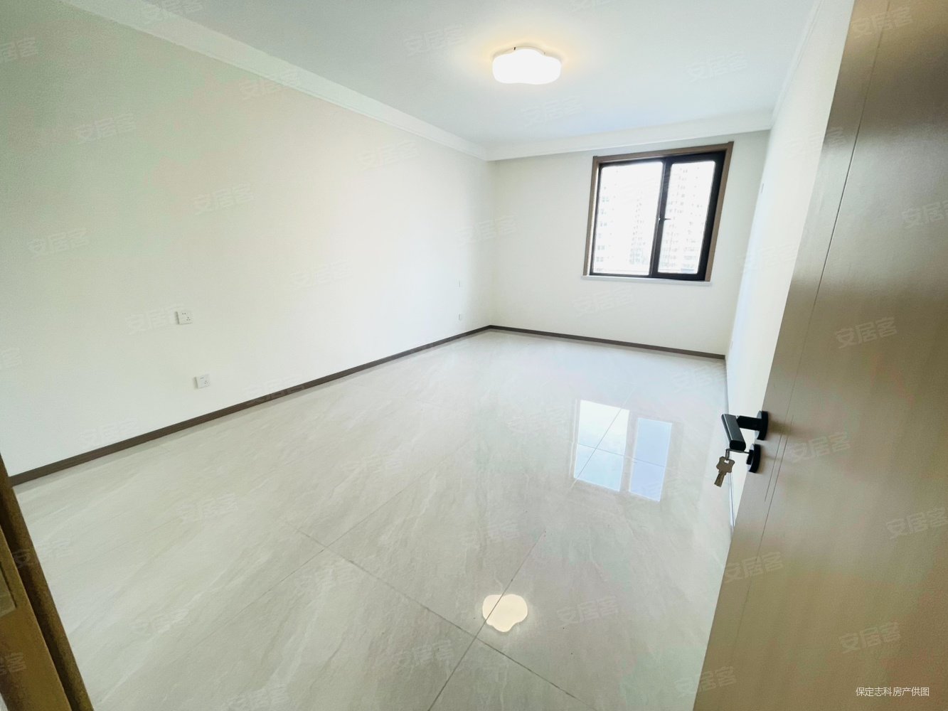 世纪华庭3室2厅2卫152㎡南北119.69万