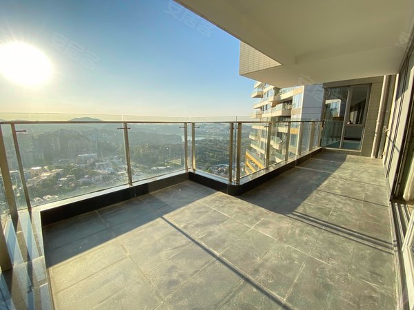 广州白云南湖新天半山新天半山 十大豪宅之一 豪华大平层 望南湖