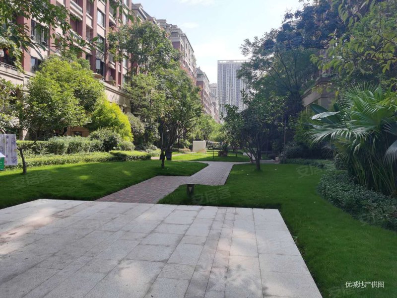 龙湖u城观澜洋房 三房双卫 诚心出售 视野开阔