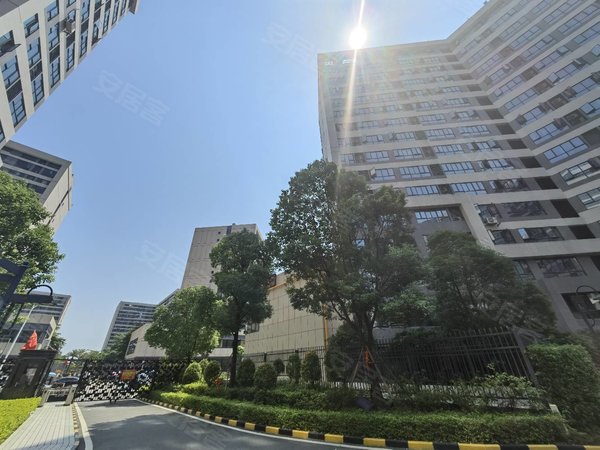 广州花都镜湖大道碧桂园星港国际(一楼超大花园)碧桂园星港国际  一房