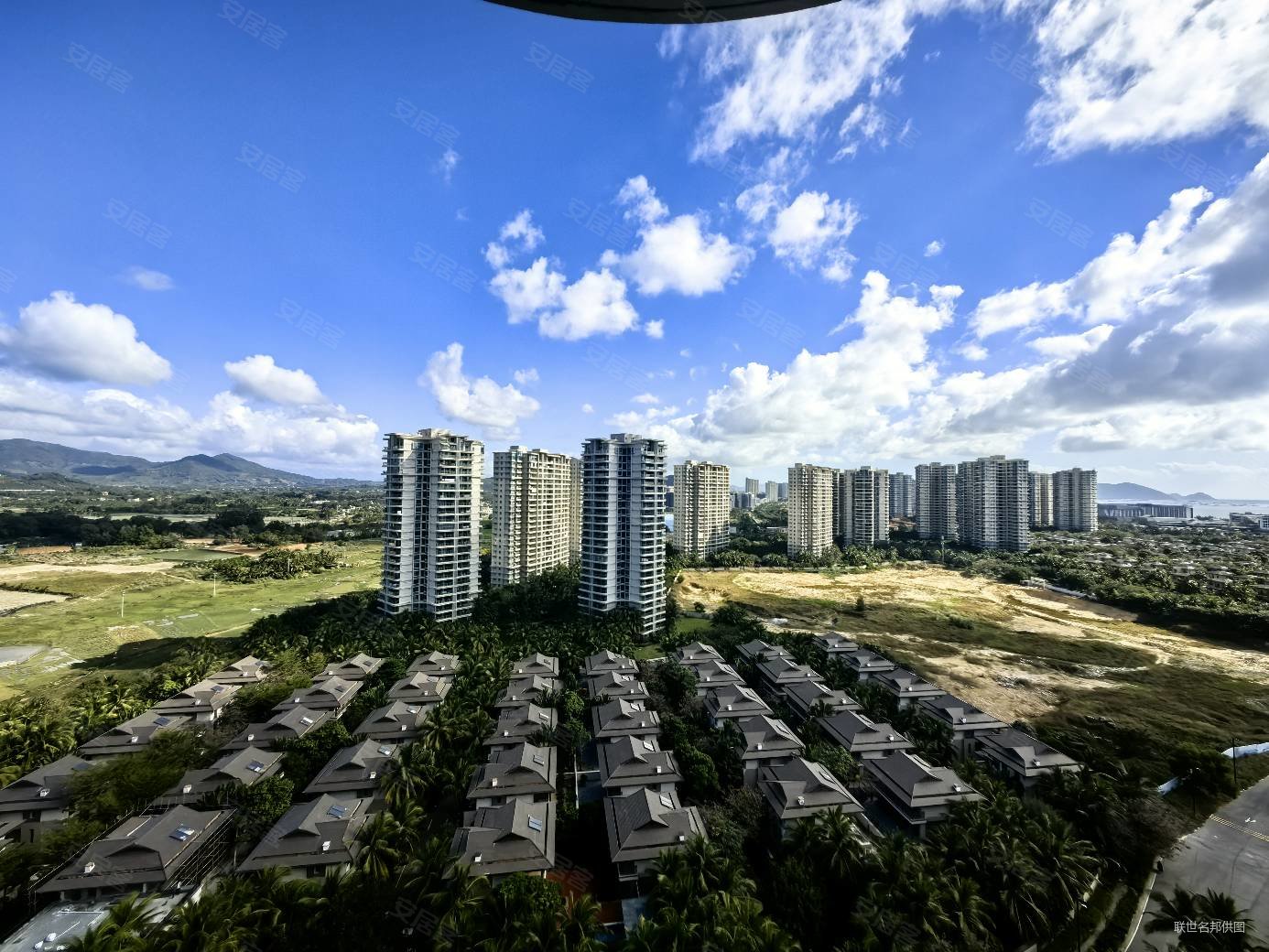 蔚蓝星辰两房一卫诚心出售满五