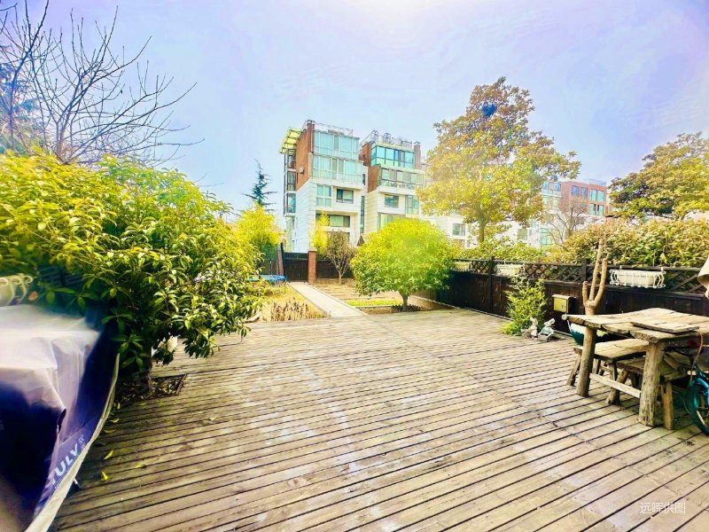 新上鲁信未央花园带百平方正庭院墅级挑空复式洋房有车位