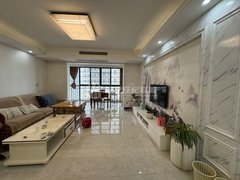 澧县财富广场市中心中海蓝湾，洞庭绿洲附近，电梯精装三房，家具家电齐全，拎包入住出租房源真实图片