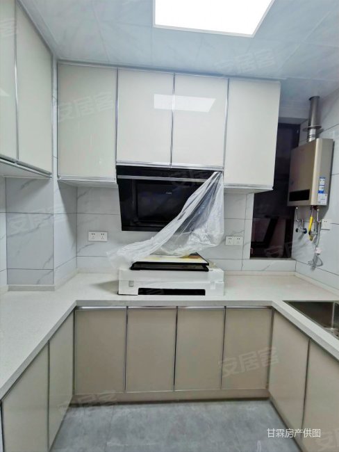 中交荣域中楼层三室一卫精装户型通透