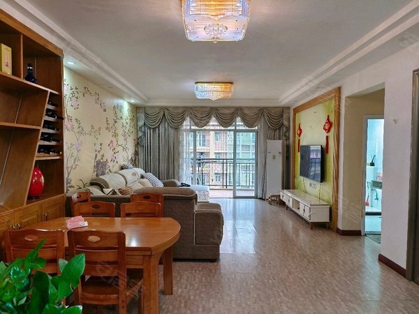 阳江阳春春城镇锦湖花园东湖中心,装精大三房出租,光线好,户型好,干净