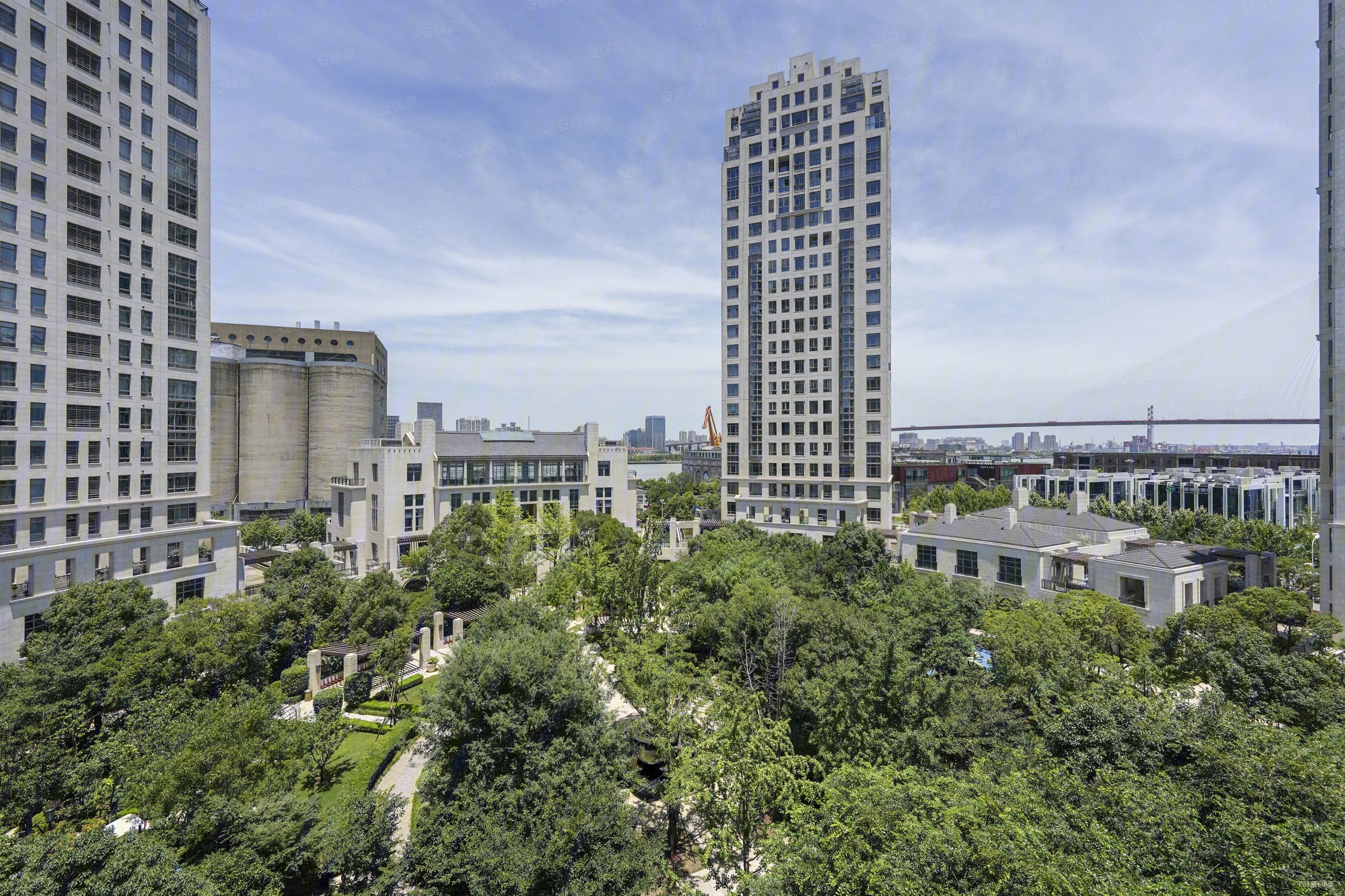 万科翡翠滨江(二期)3室2厅2卫134.4㎡南2450万