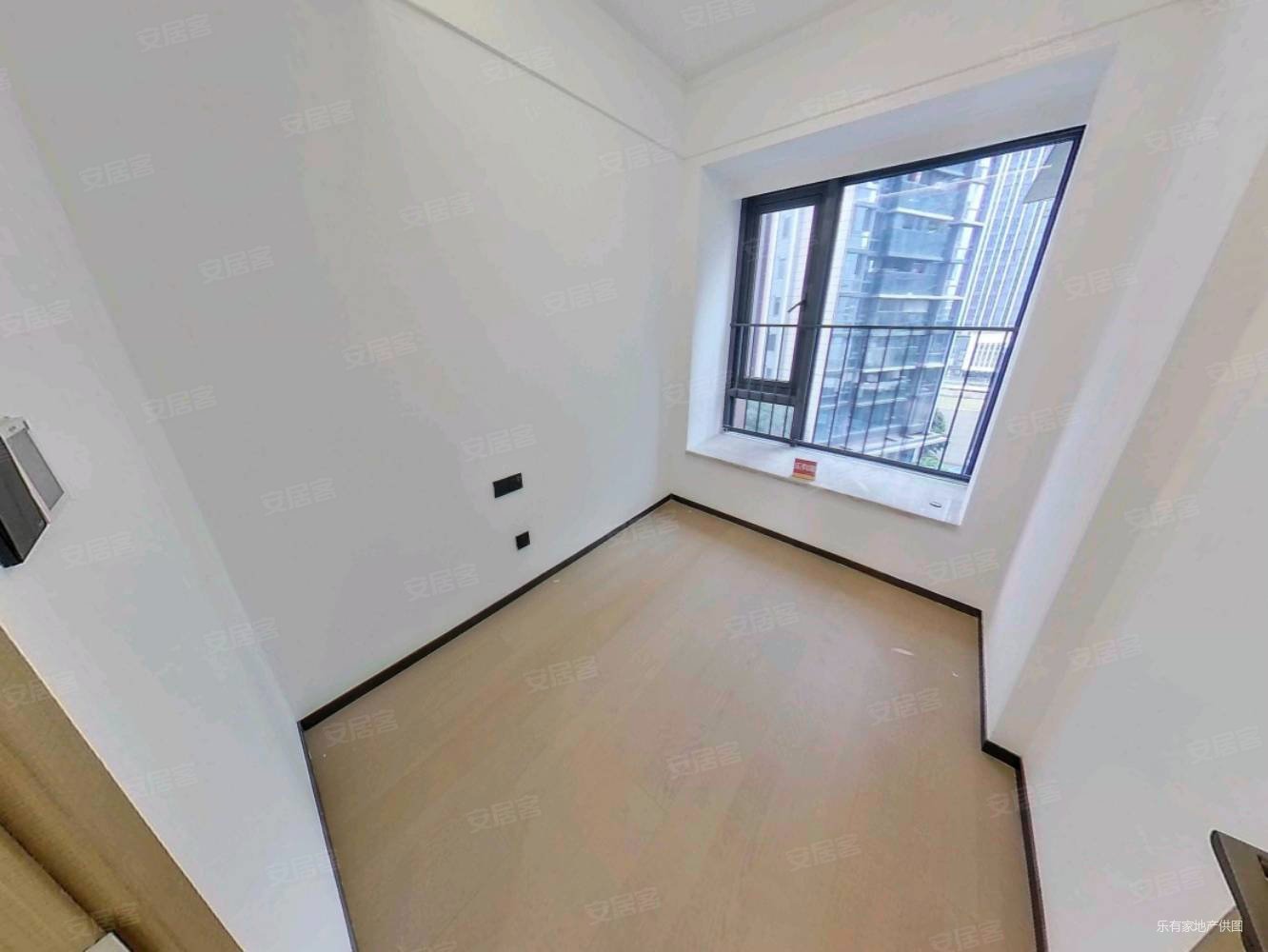 全新未入住,星河天地三期南北通大四房,独门独户看花园,无欠款