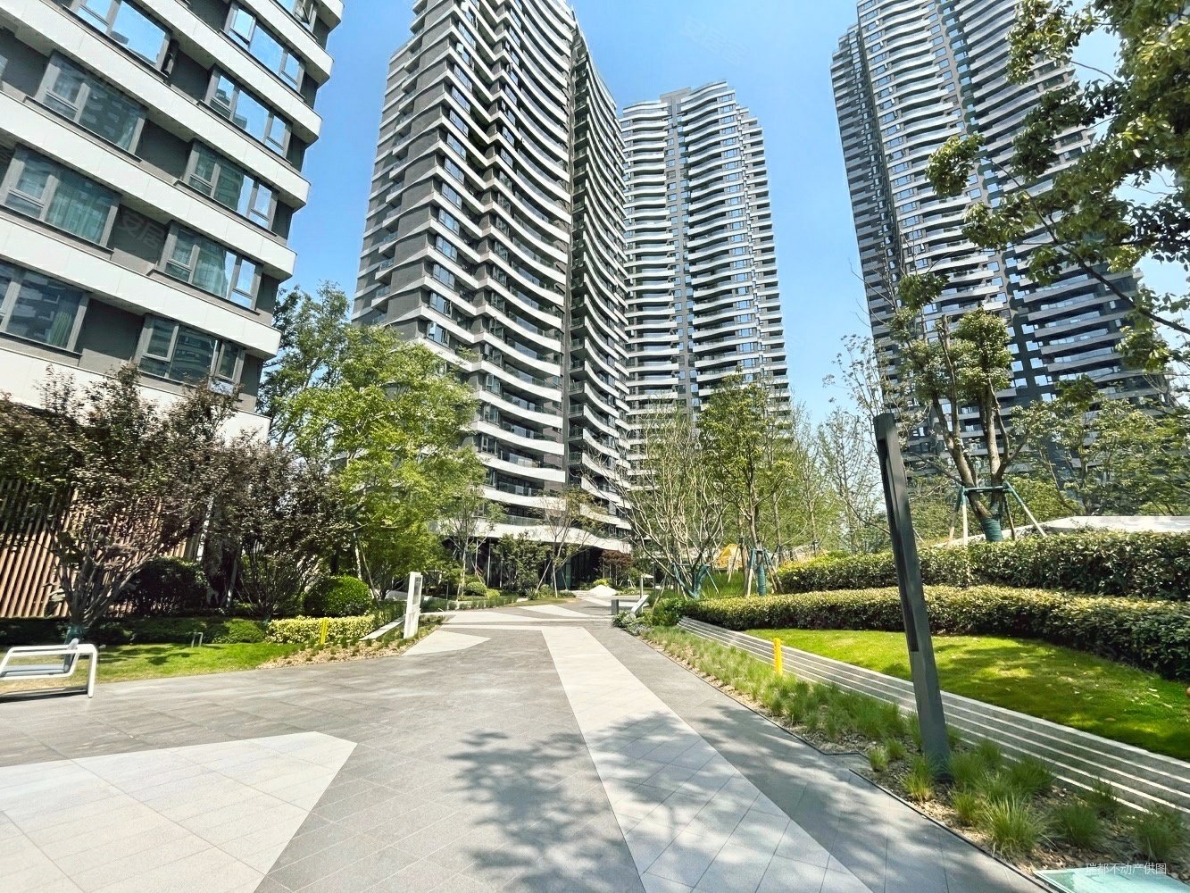 精装修4室2厅南北通透电梯房对中庭麓湖生态城汀院