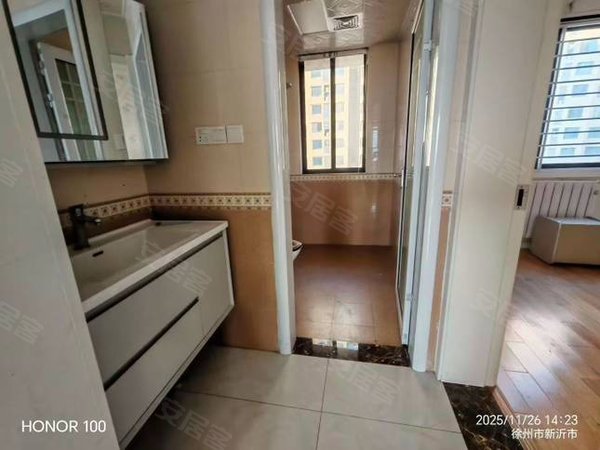 徐州新沂新华路阳光帝景城(南区)出门公园菜市门口有二中芳草地幼儿园三居室干净整洁拎包入住出租房源真实图片