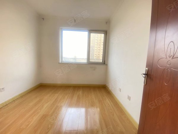 青岛即墨二十八中绿城岘山花城绿城,现状出租15000,看房有钥匙出租