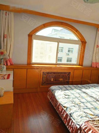 胶南滨海新村 稀有东山全明三南卧 中间楼层 送储藏室