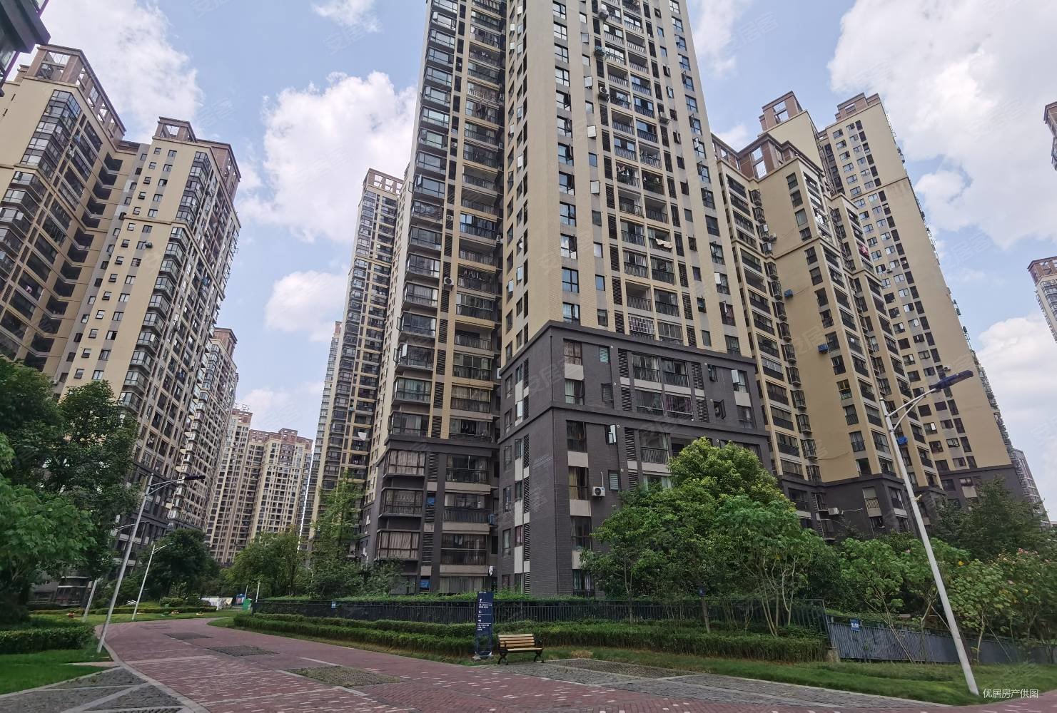 遵义二手房 播州二手房 保利步行街二手房 保利未来城市一街区