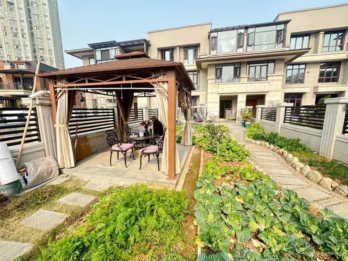 巴黎香颂别墅150平院子豪华装修带车位上下三层带露台