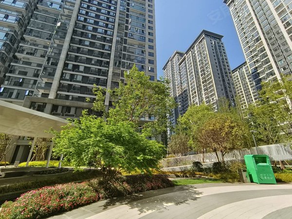 昆明官渡新螺蛳湾俊发彩云城辰湾辰湾 近地铁四号线 药材市场 全新三