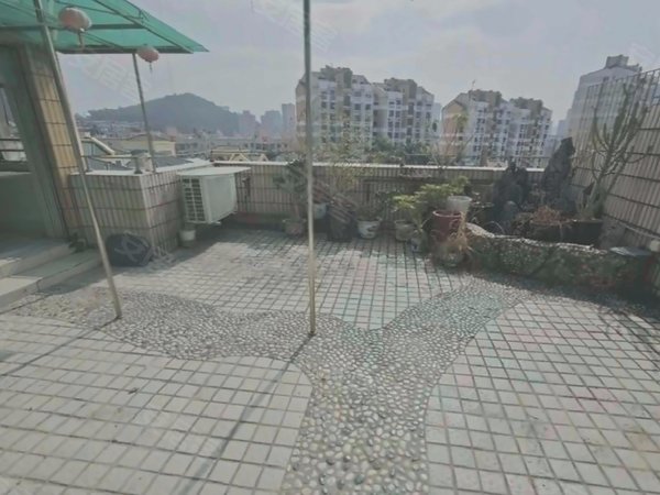 【多图】百仕达花园(二期),水库租房,顶楼复式带30平方露台 可以烧烤