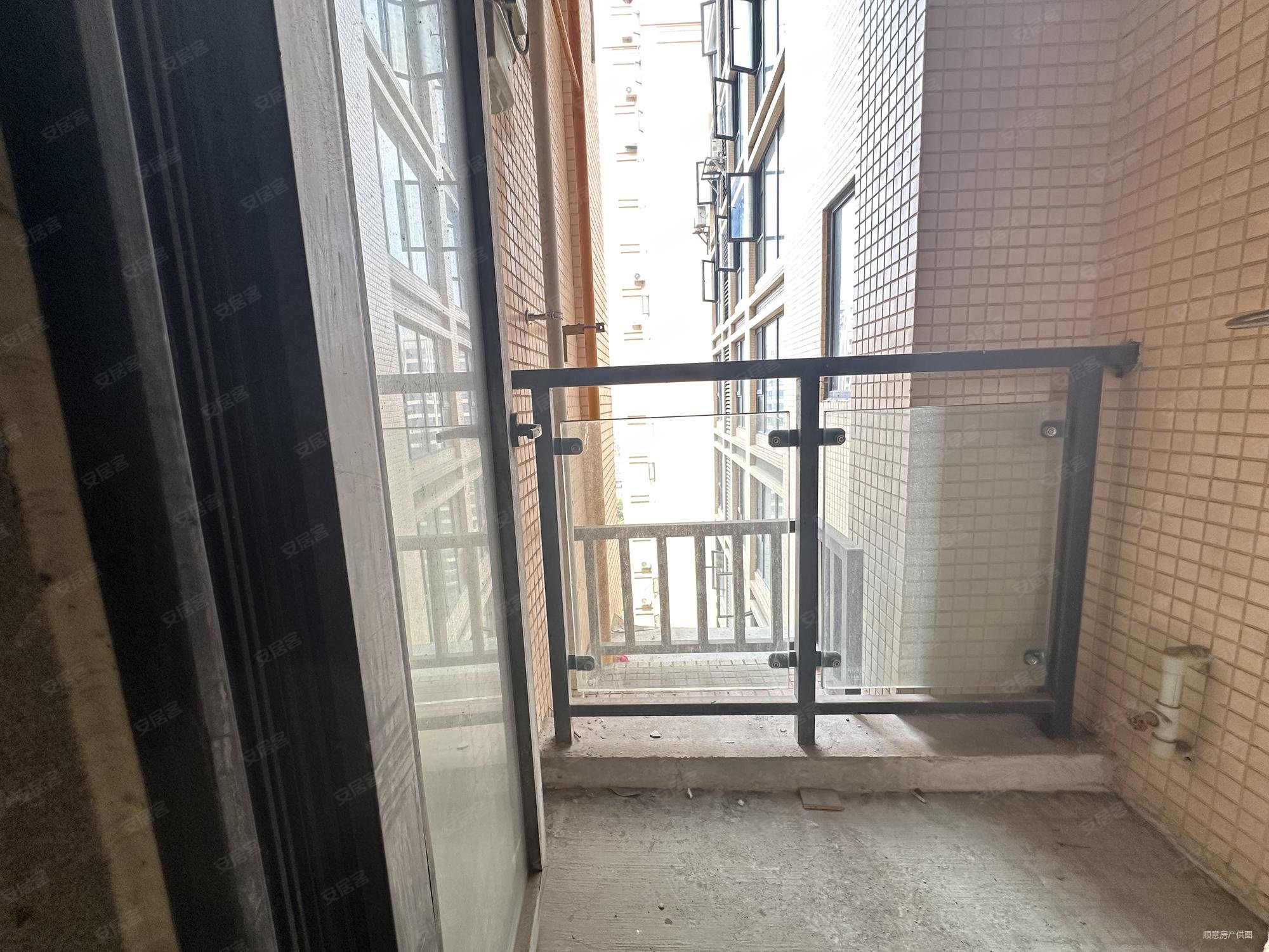 中铁银杏广场近地铁满五出行方便双卫楼层好