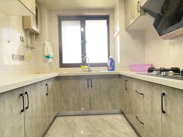 徐州云龙新淮中心地铁时尚生活广场急租 和平大道 地铁大厦 楼下地铁口 精装大三室带车位包物业出租房源真实图片