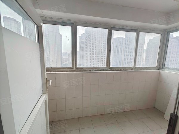 上海静安西藏北路中鸿大厦中兴路地铁站 实拍中鸿大厦 2室1厅1卫 电梯房 50平米出租房源真实图片